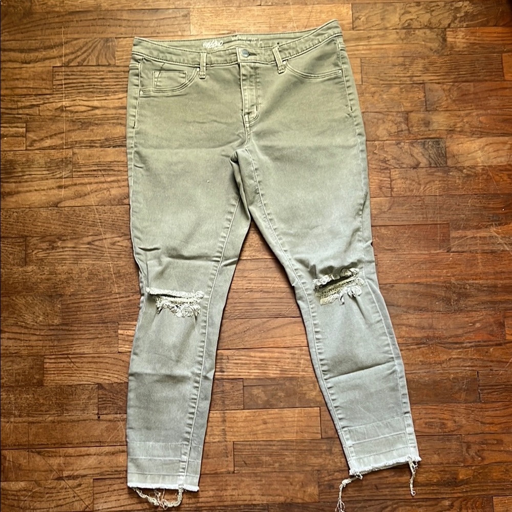 Distressed Sage Women's Jeans